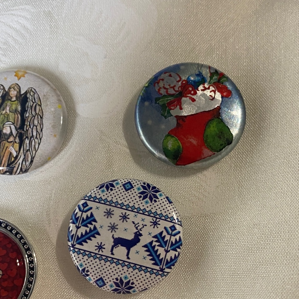 Lot of 8 Christmas Magnabilities pendant inserts to add to your pendants - Picture 4 of 6